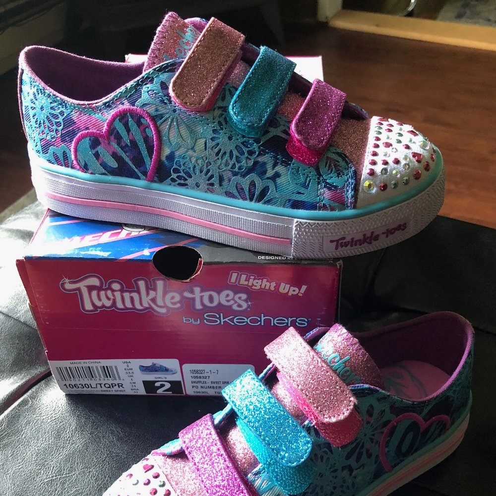 Girls Sz 2 Skechers Twinkle Toes Brand New in Box